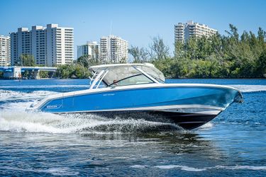 32' Boston Whaler 2018 Yacht For Sale